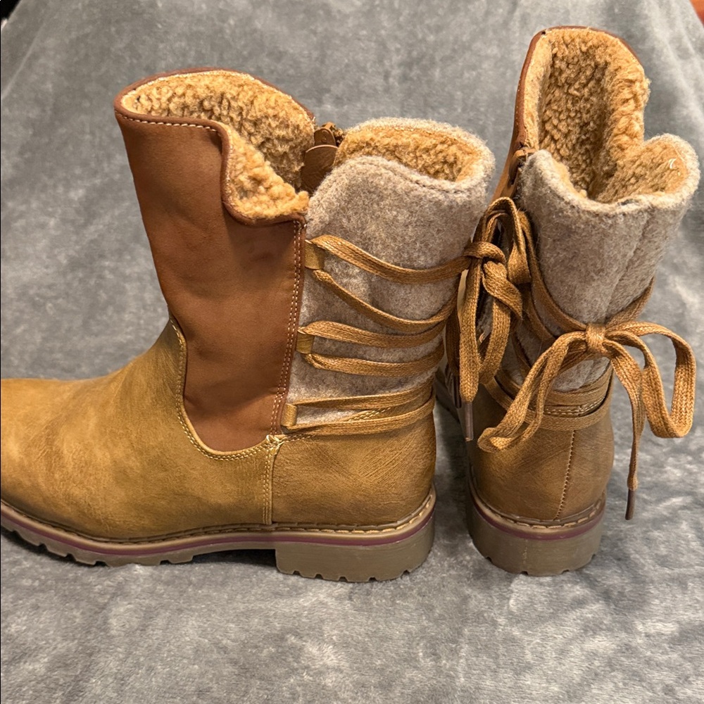 Women’s Tan Lace-Up Faux-Shearling Winter Boots